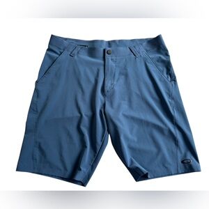 NWOT Oakley Men's Slate Blue Flat Front Shorts